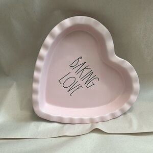Rae dunn ‘baking love’ cake pan